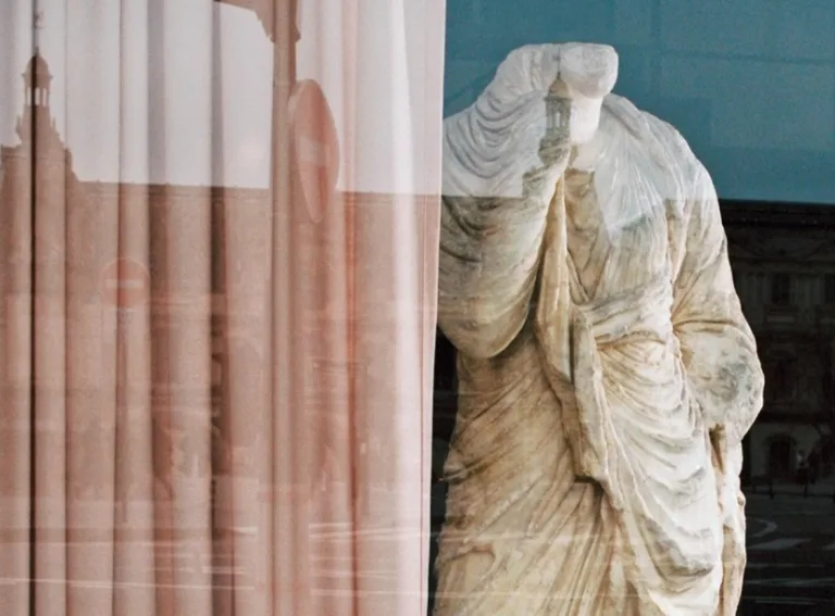 Galerie Chenel Brocante Antiquaire Paris France 2 768x567