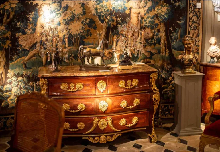 Antiquites Acanthe Brocante Antiquaire Versailles France 768x532