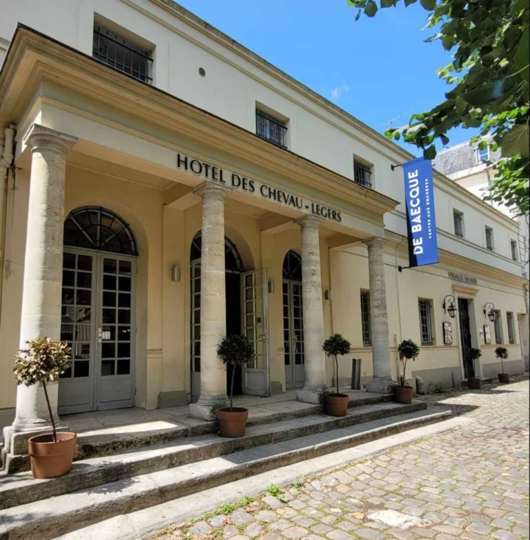 De Baecque et Associes Maison de Vente aux Encheres Brocante Antiquaire Versailles France 768x783