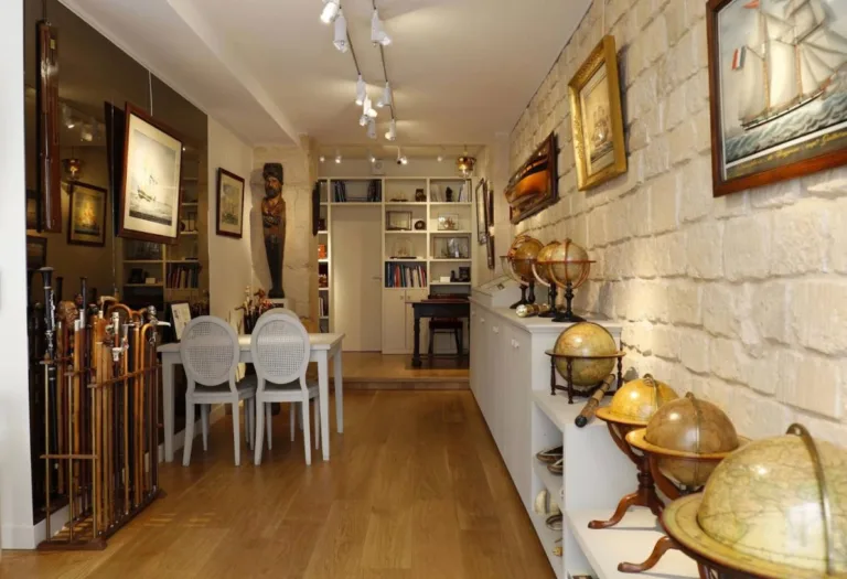 Galerie Delalande Brocante Antiquaire Paris France 768x525