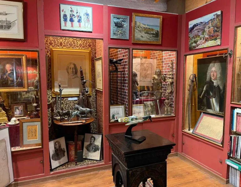 Lionel Finck Brocante Antiquaire Versailles France 768x598