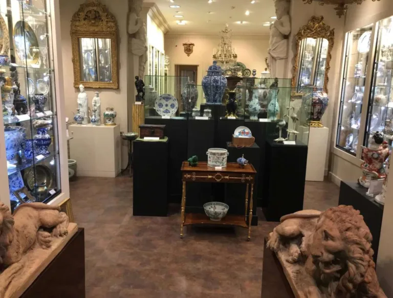 Galerie Theoreme Brocante Antiquaire Paris France 1 768x582