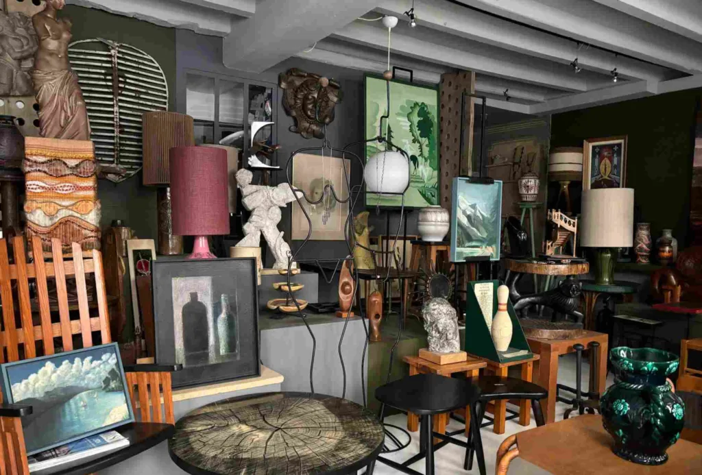 Objets de Brocante proposés par Galerie du Désordre, Lyon