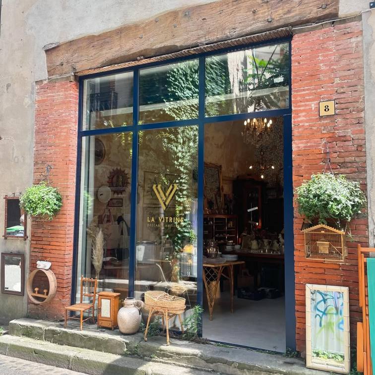 La Vitrine Brocante amelioree Brocante Antiquaire Toulouse France 1