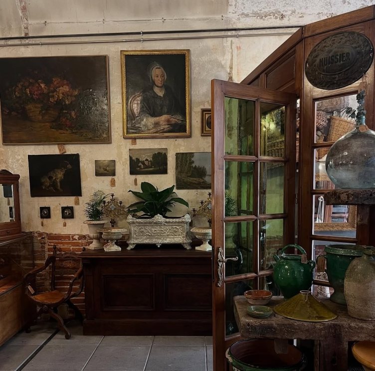 Le Manoir Antiquites Brocante Antiquaire Toulouse France 1