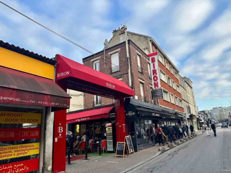 Marche Biron Marche aux Puces de Saint Ouen Brocante Antiquaire Saint Ouen France 1 768x575