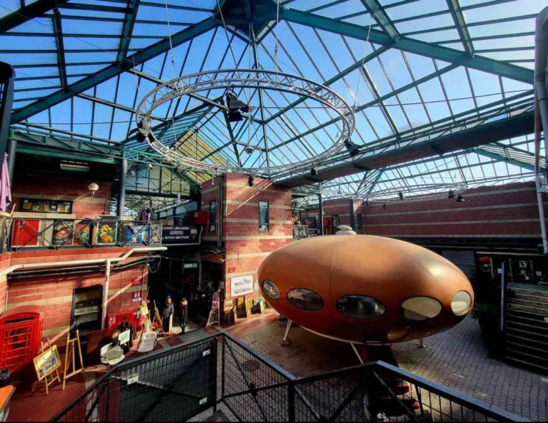 Marche Dauphine Marche aux Puces de Saint Ouen Brocante Antiquaire Saint Ouen France 1 768x593