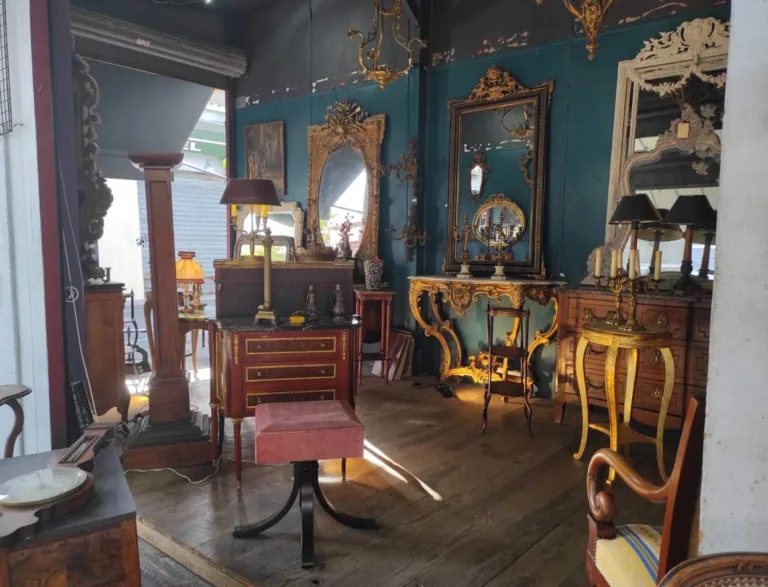 Marche Malassis Marche aux Puces de Saint Ouen Brocante Antiquaire Saint Ouen France 1 768x587