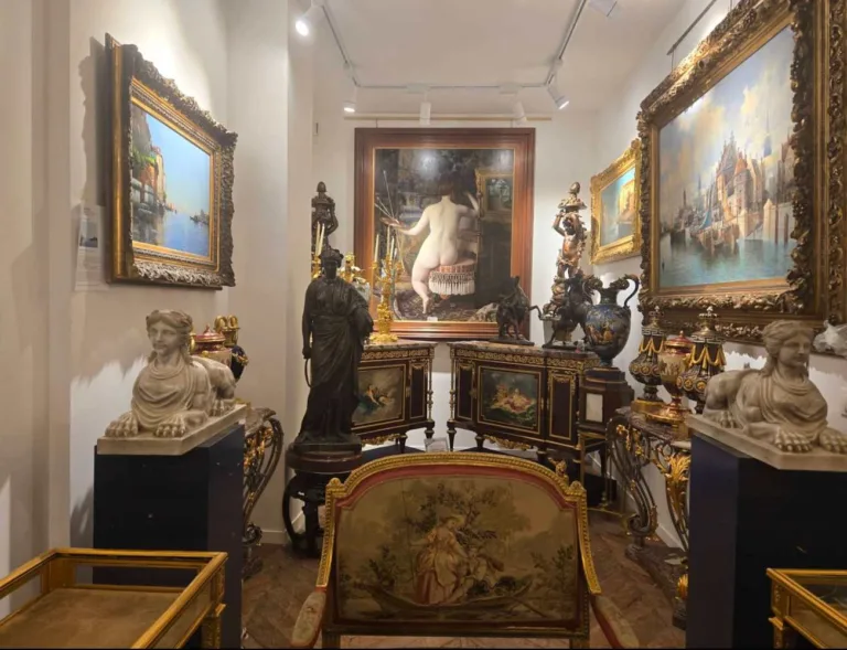 Marche Paul Bert Serpette Marche aux Puces de Saint Ouen Brocante Antiquaire Saint Ouen France 1 768x589