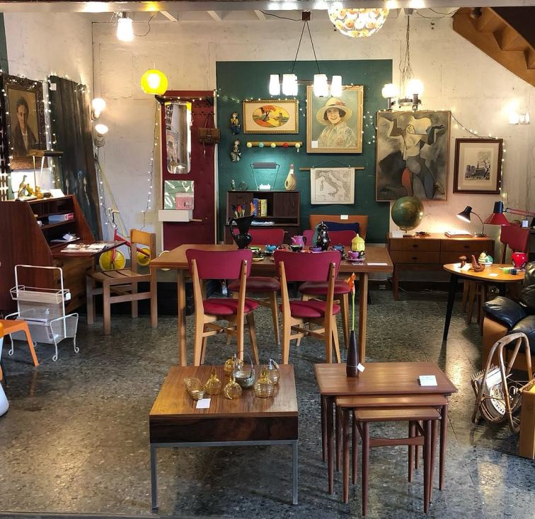 Marche Vernaison Marche aux Puces de Saint Ouen Brocante Antiquaire Saint Ouen France 1