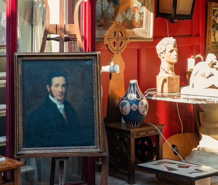 Marche aux Puces de Paris Saint Ouen Brocante Antiquaire Saint Ouen France 1