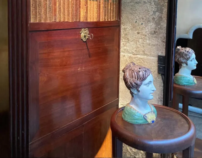 Marie Haour MH Antiquites Brocante Antiquaire Paris France 1 768x601