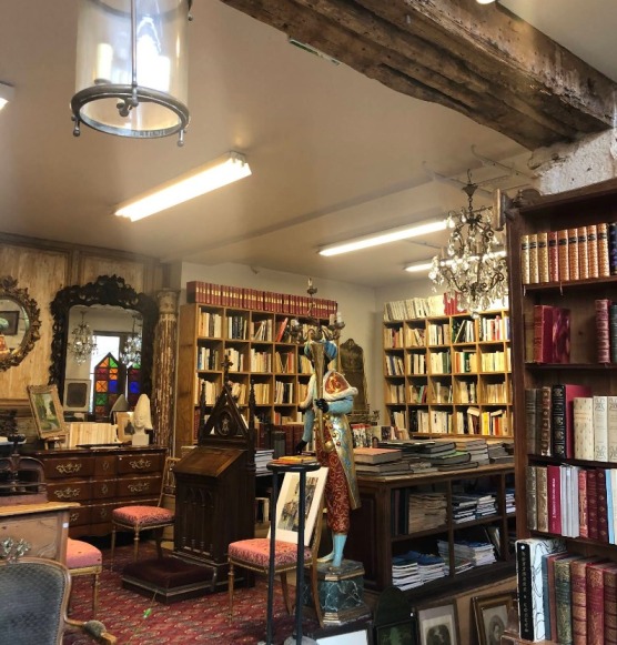 Antiquites Saint Louis Brocante Antiquaire Versailles France