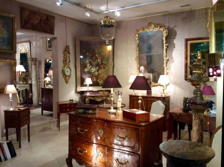 Antiquites Sylvain Rochas Brocante Antiquaire Versailles France 768x573