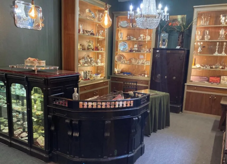 Assour Sumer Brocante Antiquaire Bordeaux France 768x555