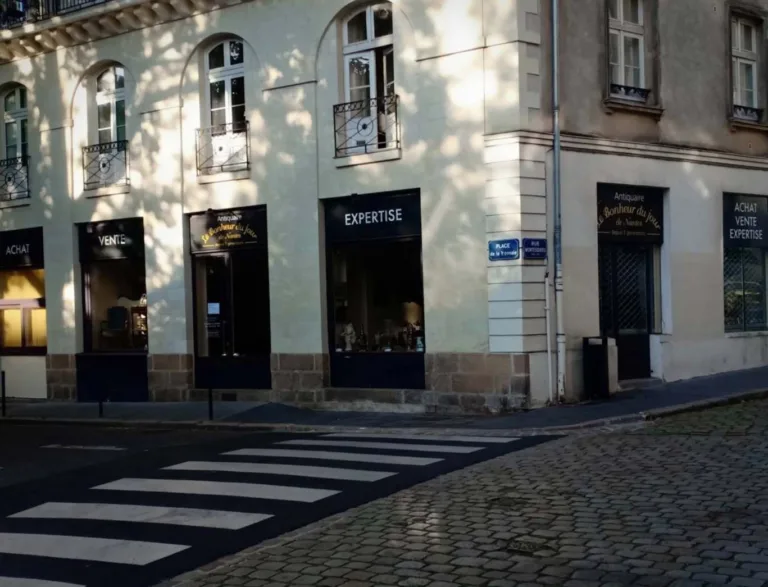 Le Bonheur du Jour Brocante Antiquaire Nantes France 1 768x587