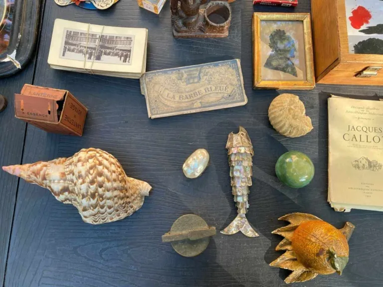 Marche aux puces de la Porte de Vanves Brocante Antiquaire Paris France 1 768x576