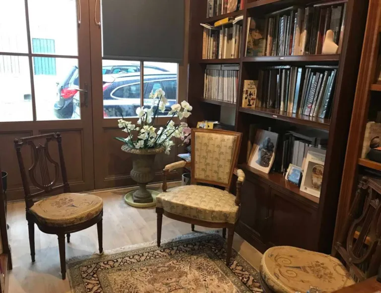 Marie Christine Chiron Brocante Antiquaire Nantes France 1 768x592