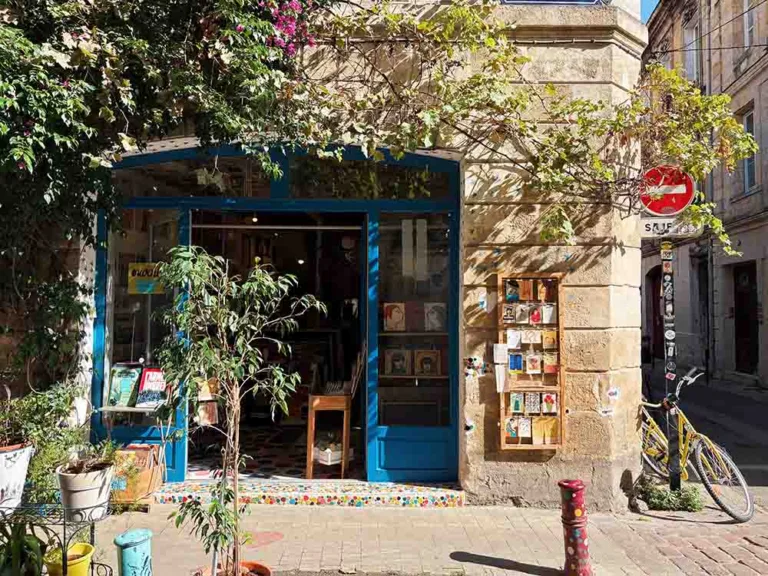 Quartier de Saint Michel Brocante Antiquaire Galerie dArt Bordeaux France 1 768x576