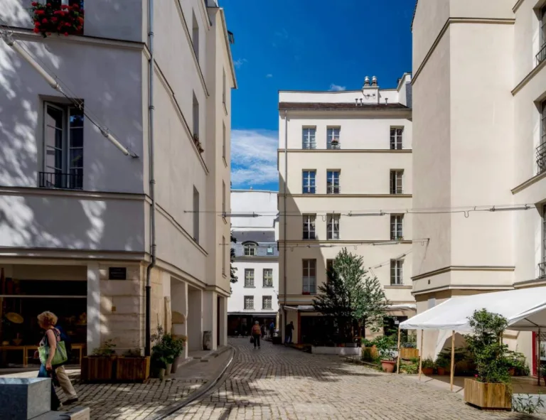 Village Saint Paul Brocante Antiquaire Paris France 1 768x591