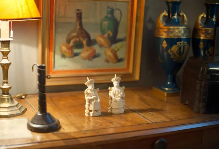 Antiquites du Vieux Marche Brocante Antiquaire Rouen France 1 768x521