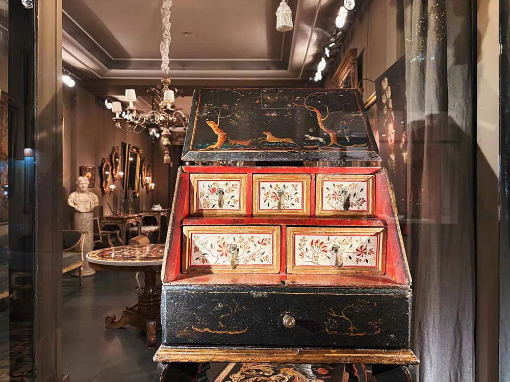 Antiquaire au Carré Rive Gauche, Paris 7e