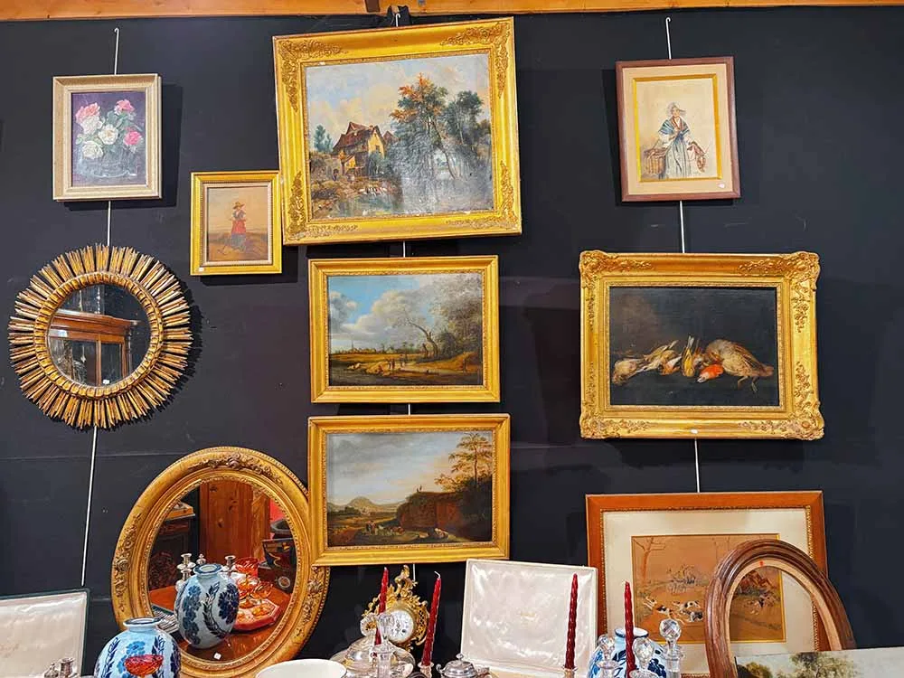 French Antique Stand. Guide to Buying French Antiques