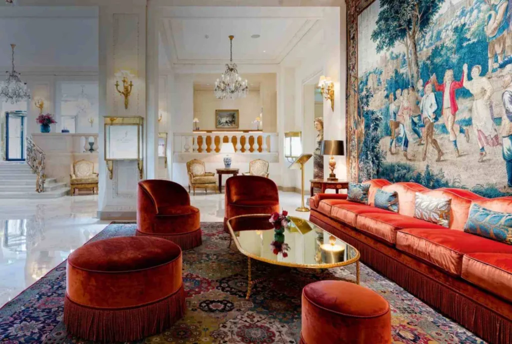 Hôtel Le Bristol, lieu où a eu lieu la Vente aux Enchères record en janvier 2026