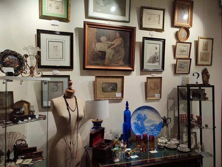 Au Temps dAbelina Brocante Antiquaire Luynes France 2 768x576