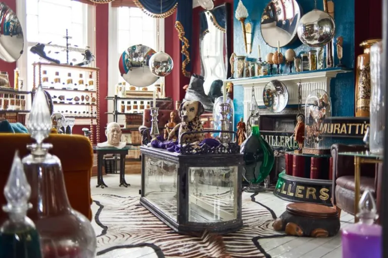 Antiquites Sordes Galerie dart Grenoble France 1 768x512