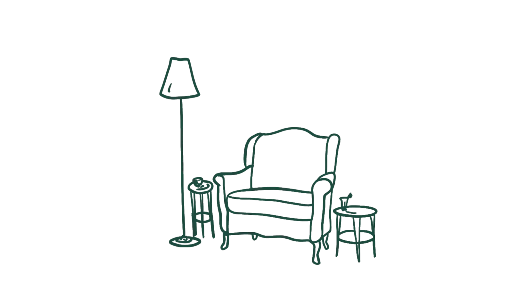 Fauteuil et Lampe d'un antiquaire