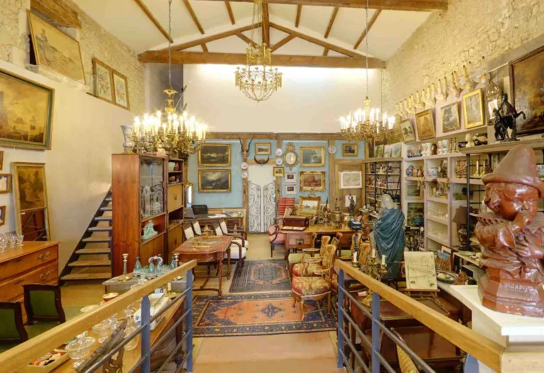 Antiquites Charpentier Antiquaire La Rochelle France 1jpg 768x527