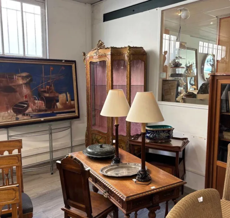 La Grenouillere Antiquites Antiquaire La Rochelle France 1jpg 768x727